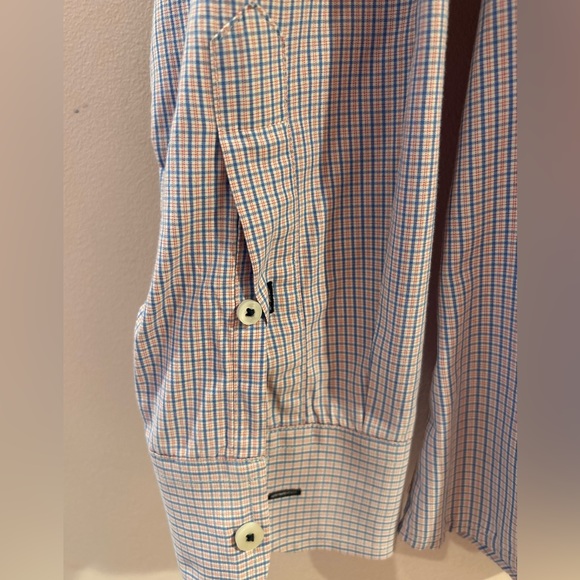 Effortlessly Chic: Unleash Your Style with UNTUCKit’s Modern Shirts for Men - Picture 2 of 5